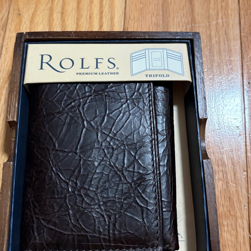 Rolfs trifold leather wallet